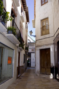 calle Trillo, antesala puerta principal Plaza de Abastos. foto Susanadebriñas
